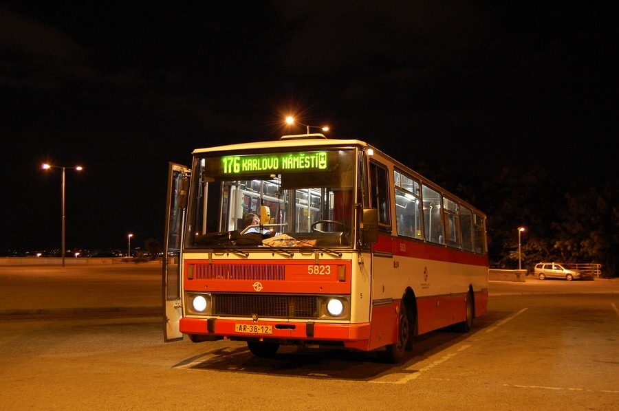 5823