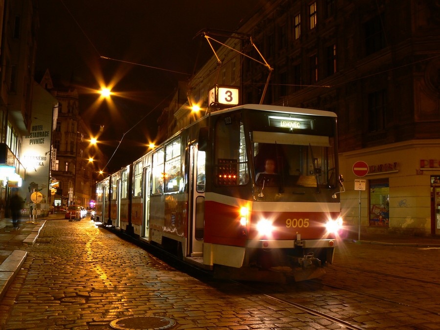9005