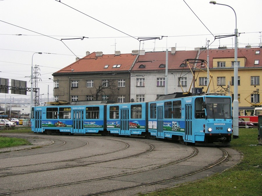 9018