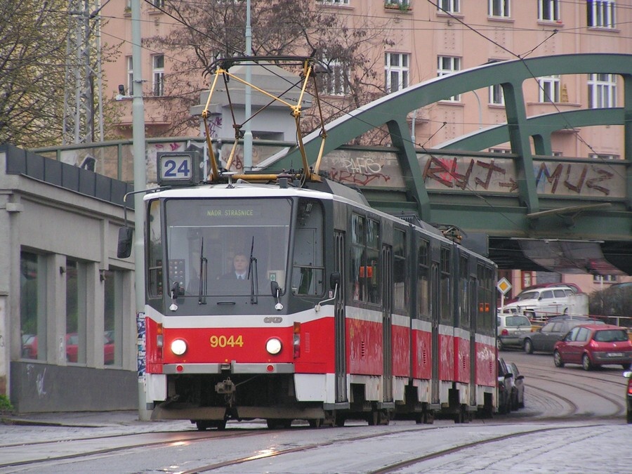9044