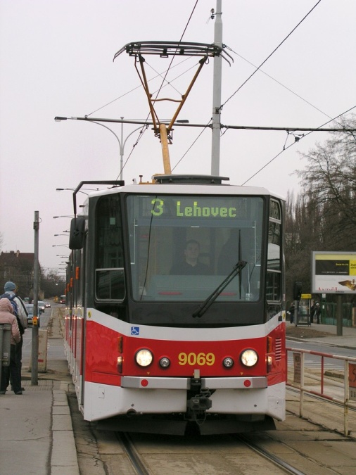 9069