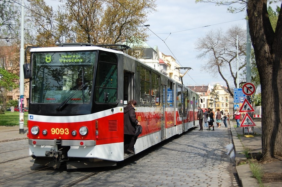 9093