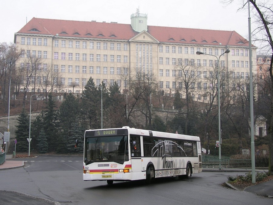 352