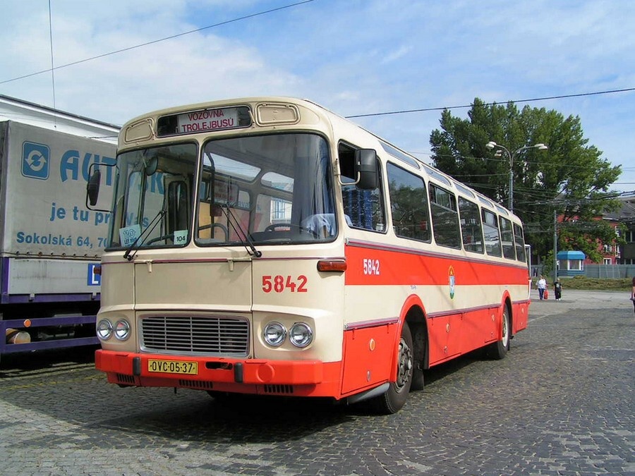5842