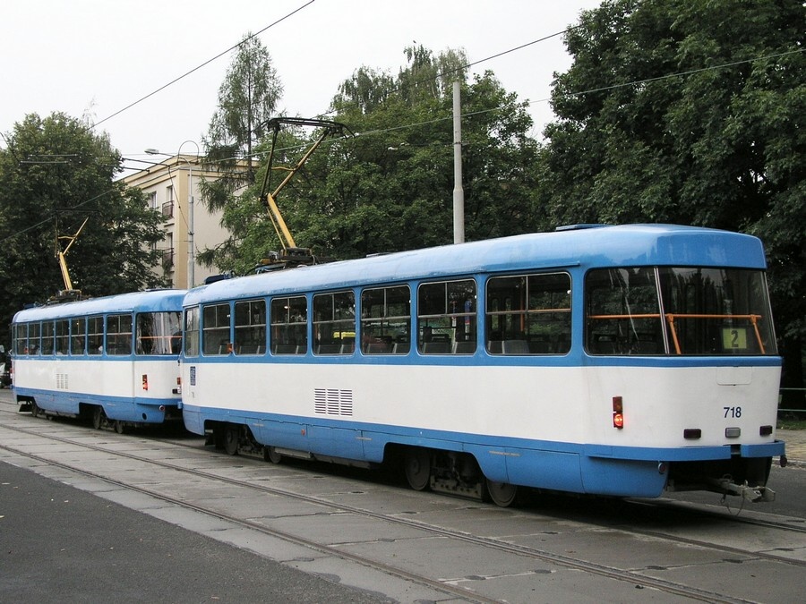 718