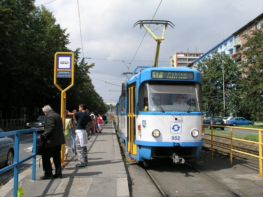952