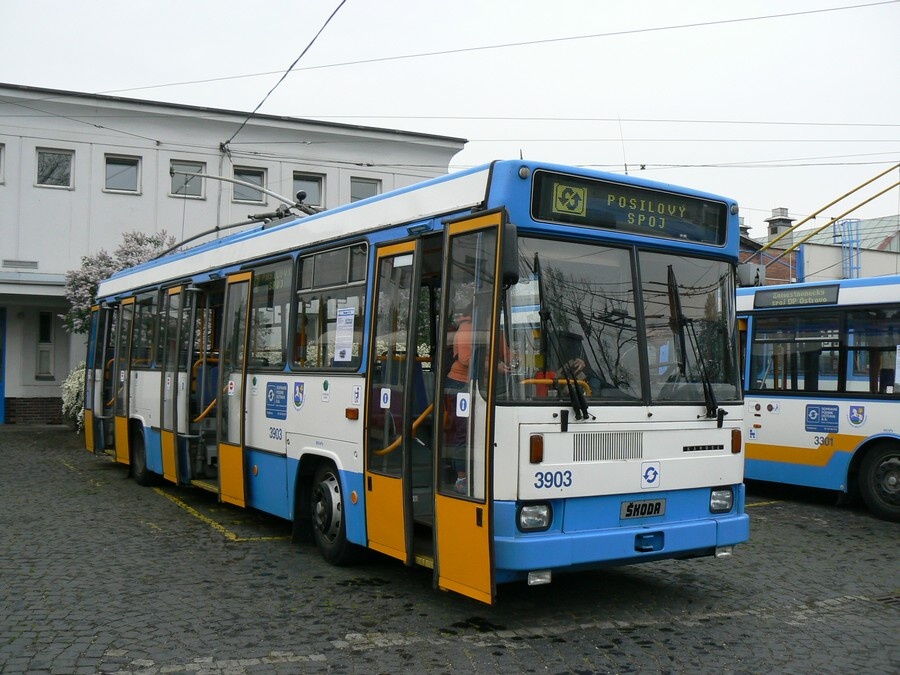 3903