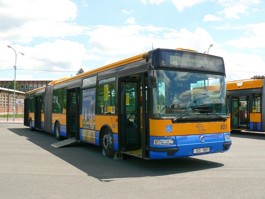 821