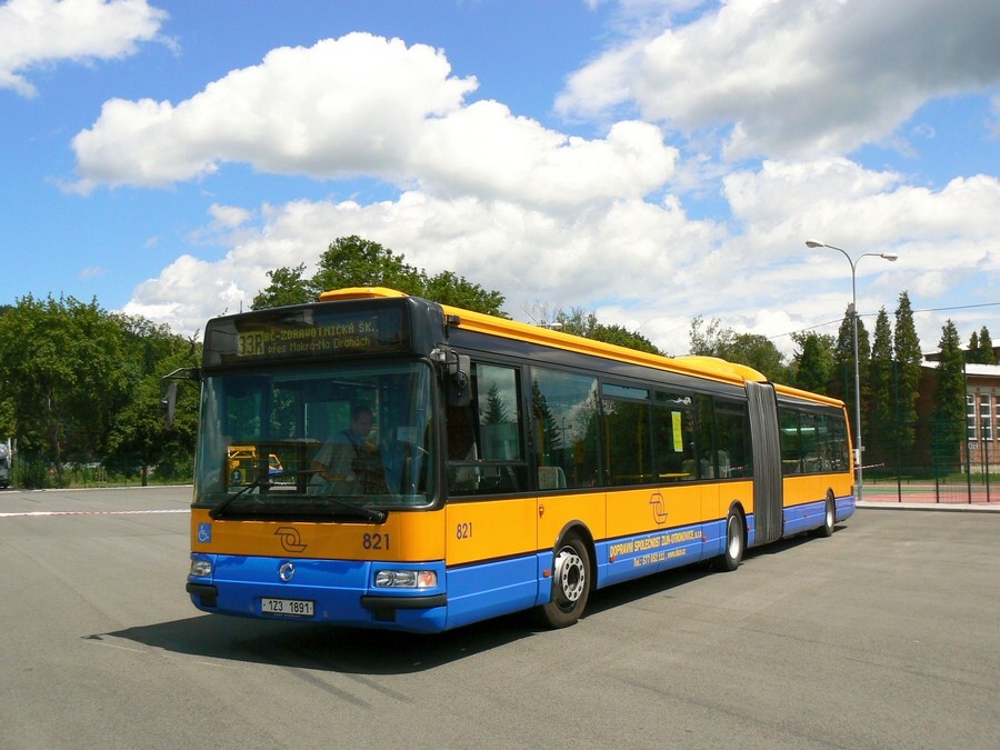 821