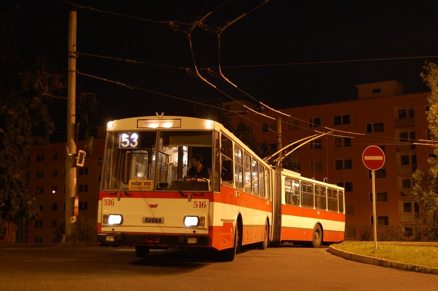 516