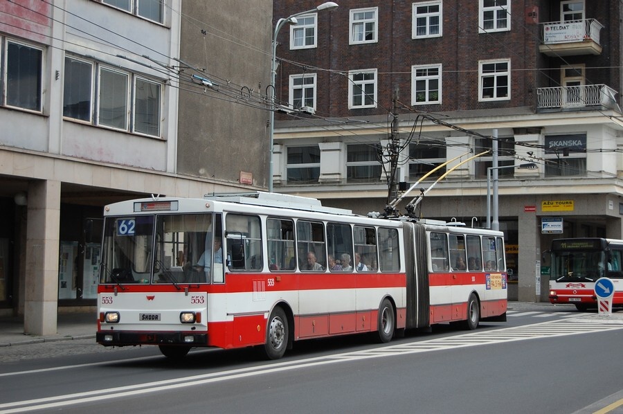 553