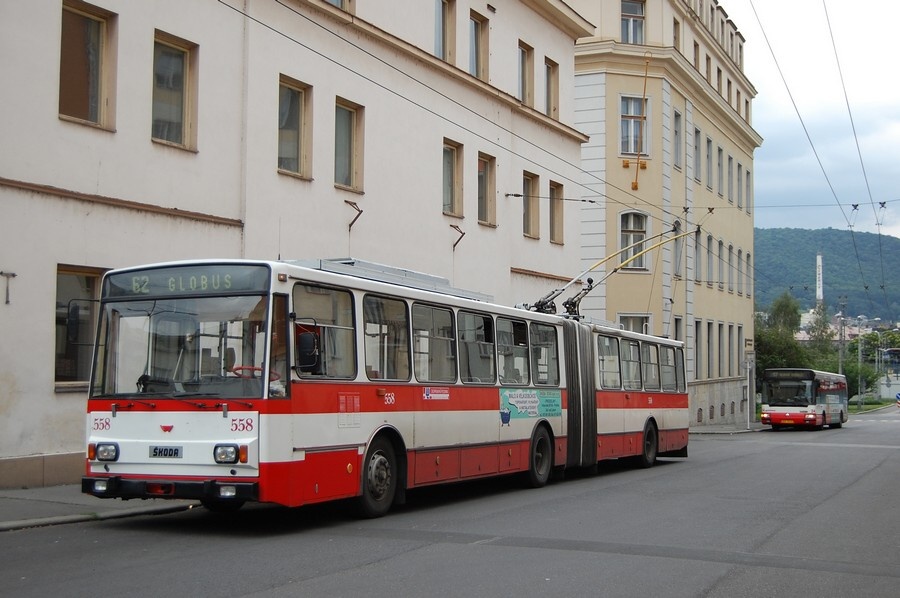 558