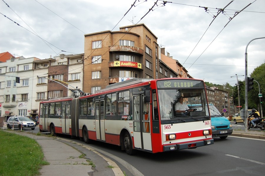563