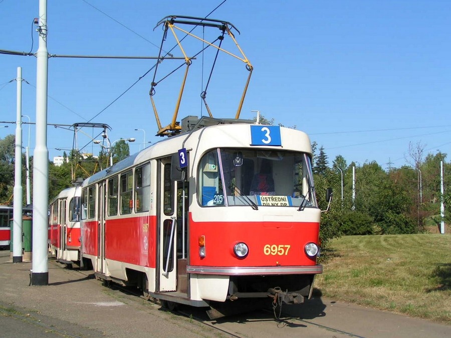 6957