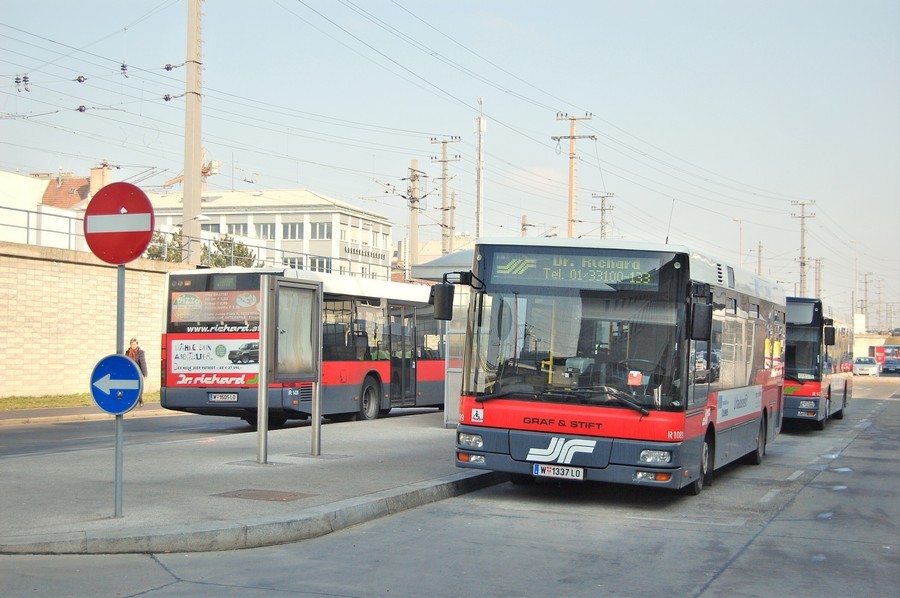 R 1089