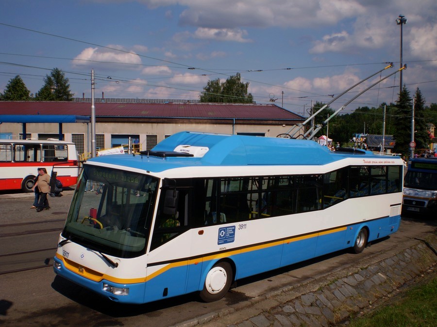 3911