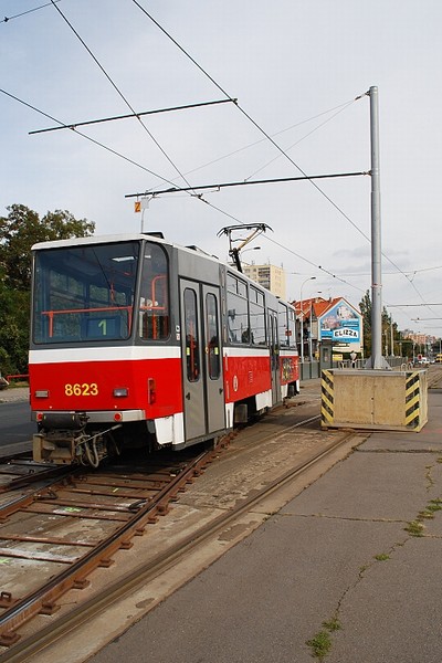8623