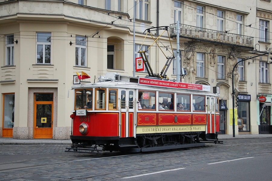 351