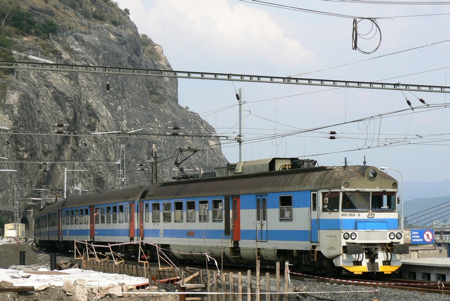 460 069-8
