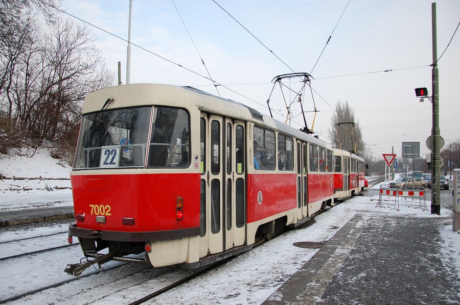 7002