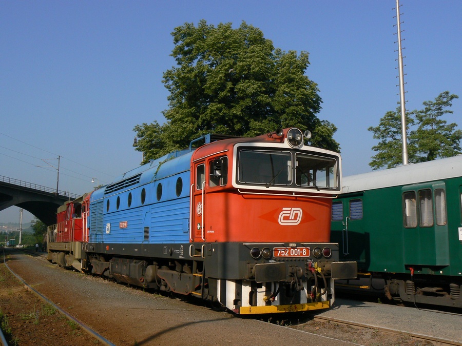 752 001-8
