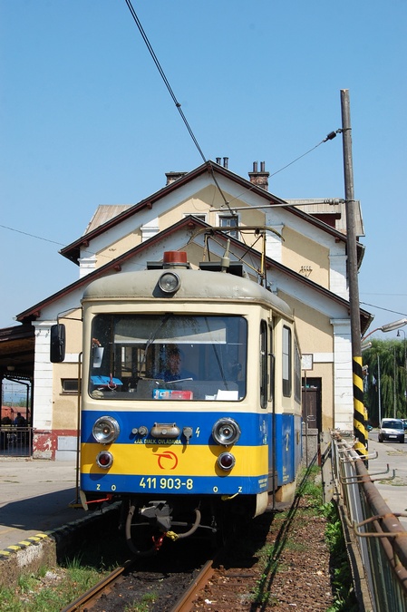 411 903-8