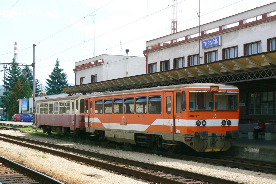 811 015-7