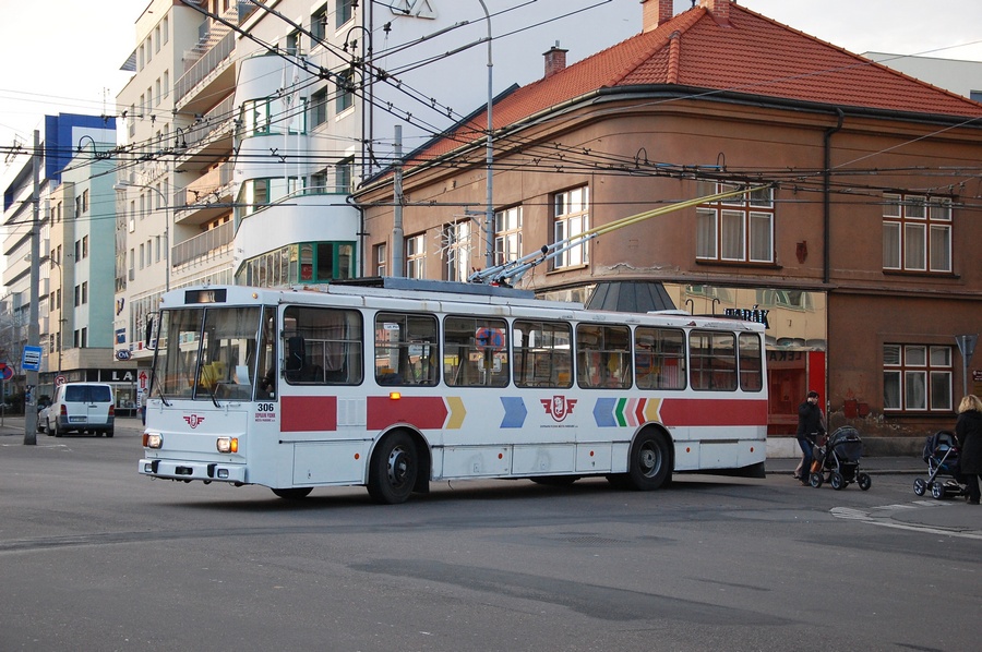 306