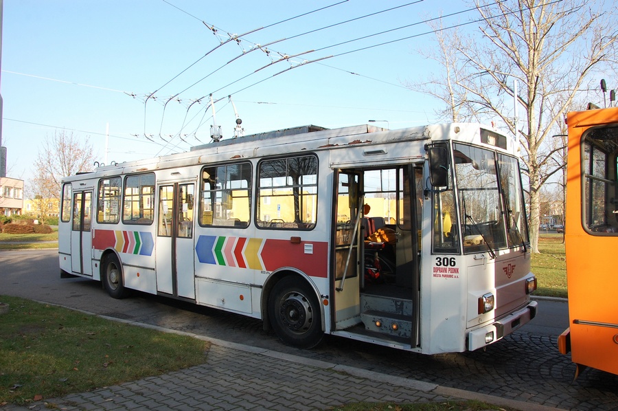 306