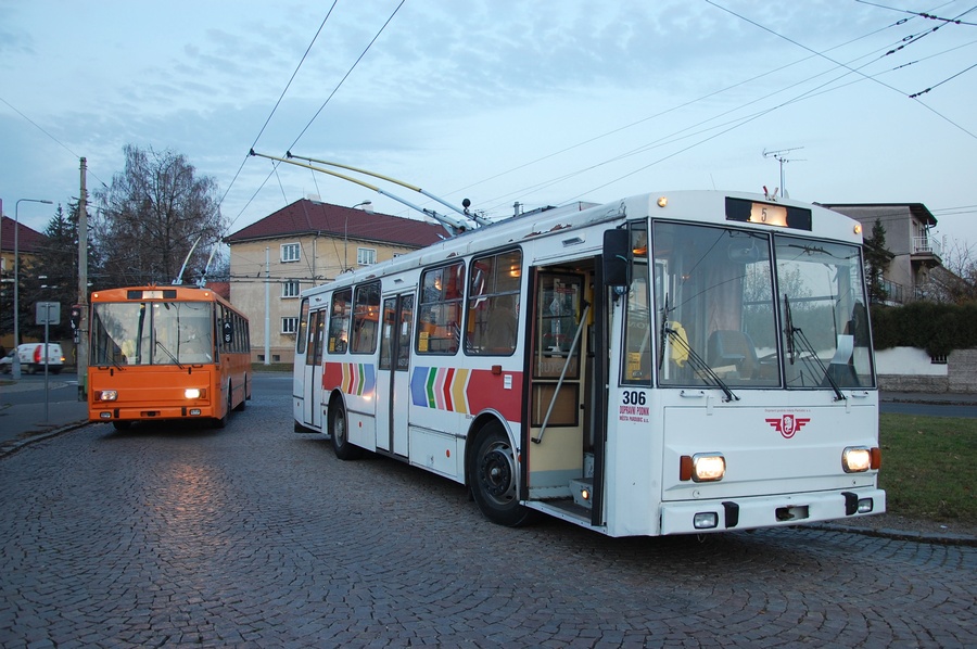 306