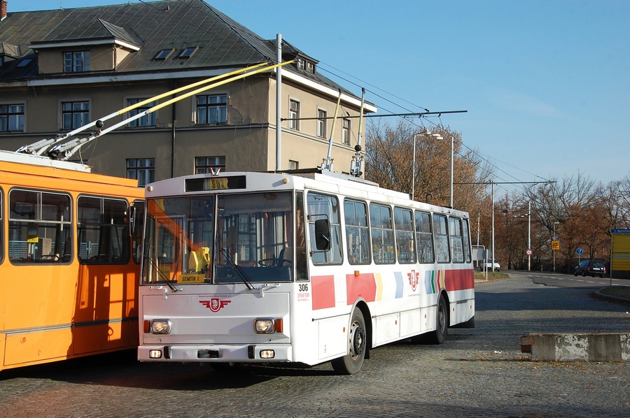 306
