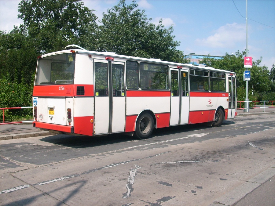 5724