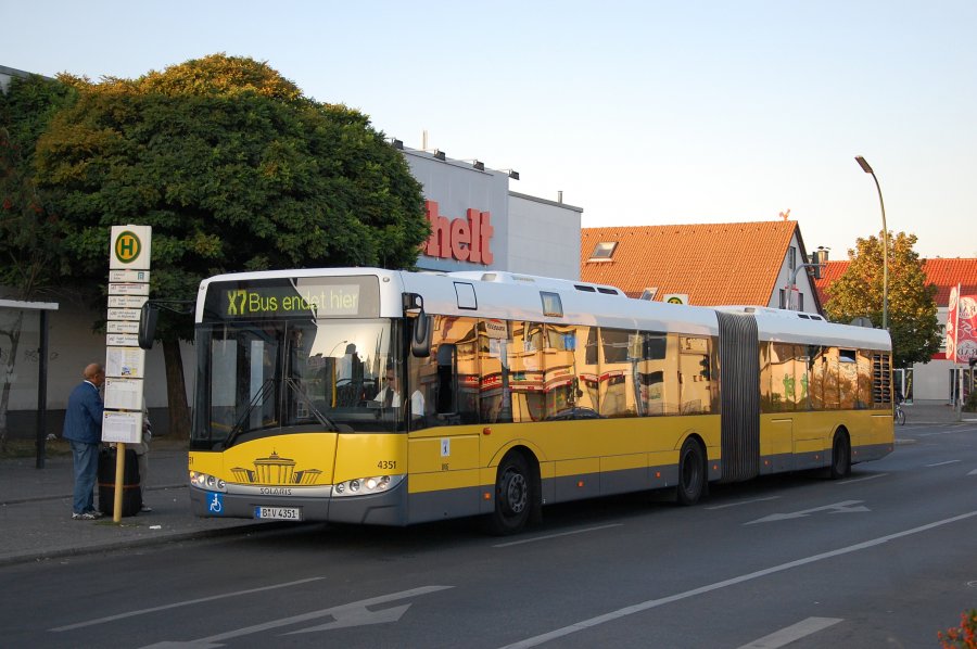 4351