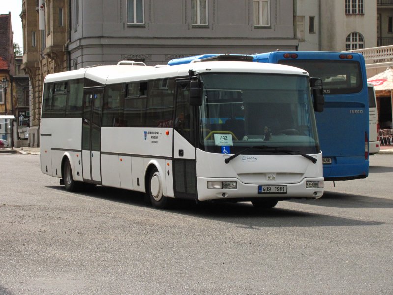 4U9 1981