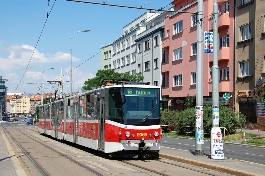 9068
