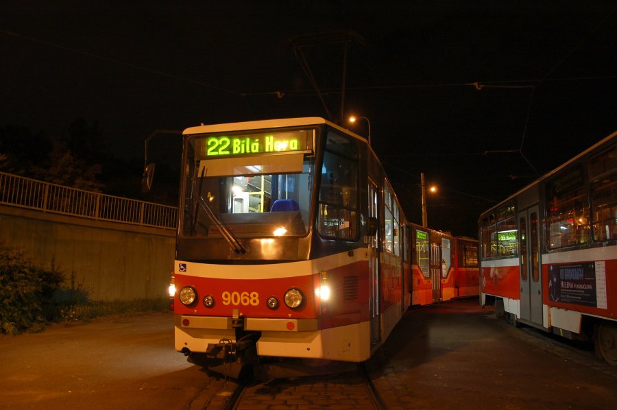 9068