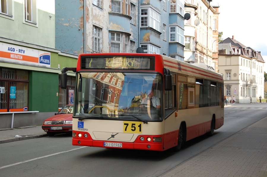 751
