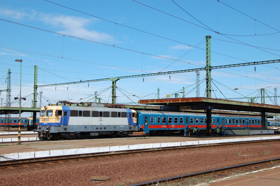 V43 2258
