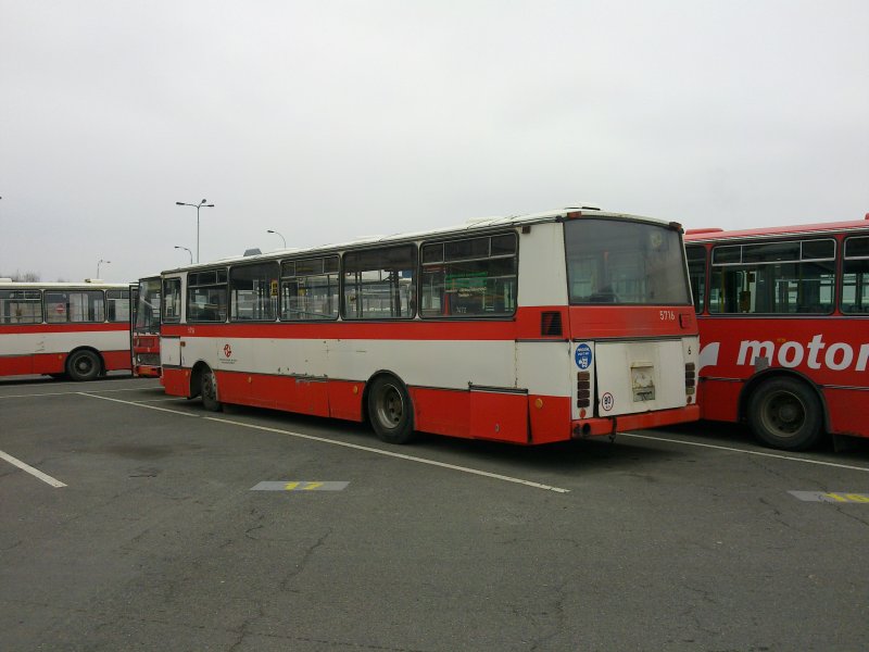 5716