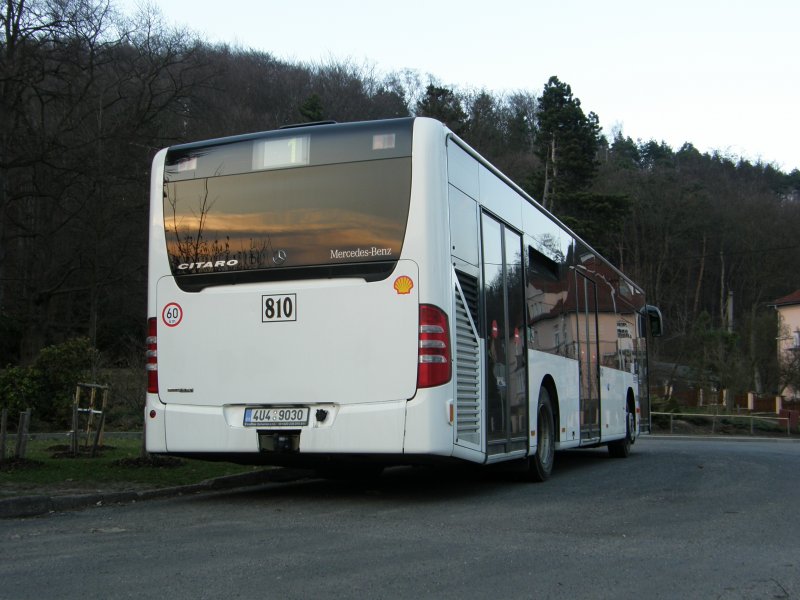 810