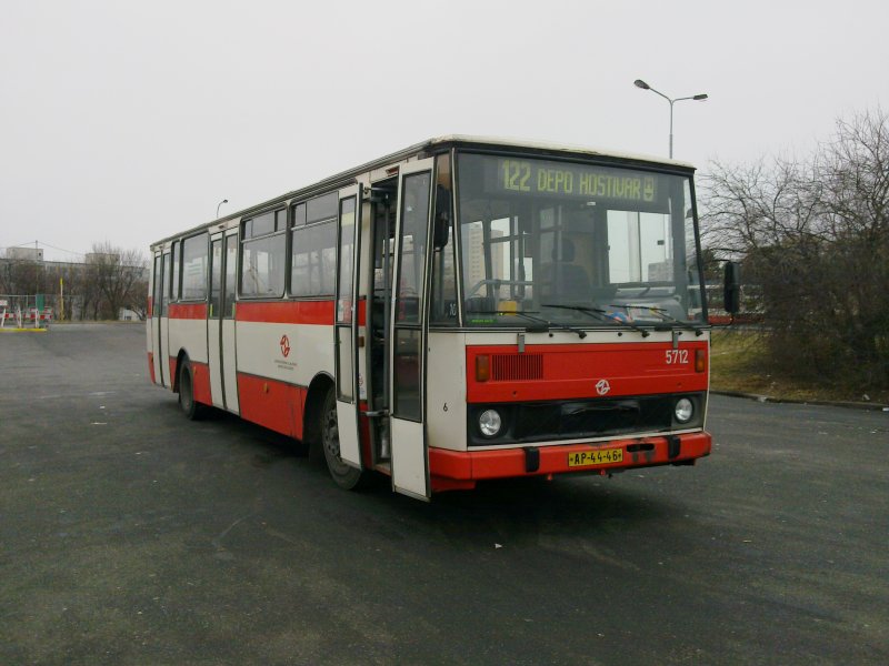 5712