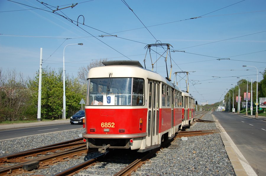 6852