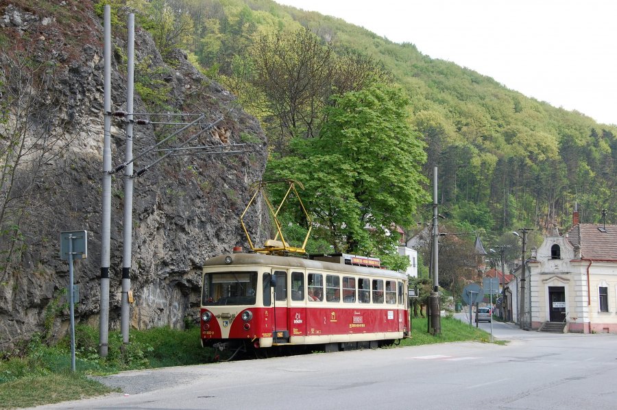 411 902-0