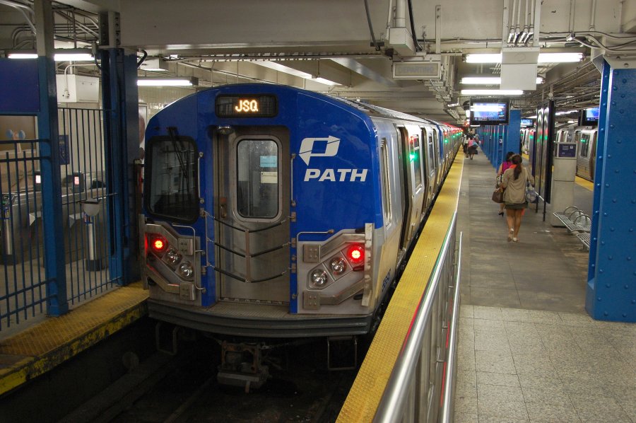 5693