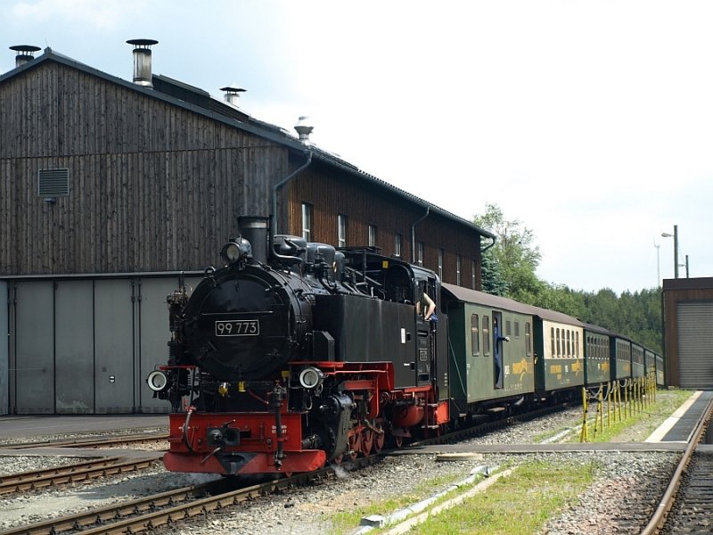 99 773