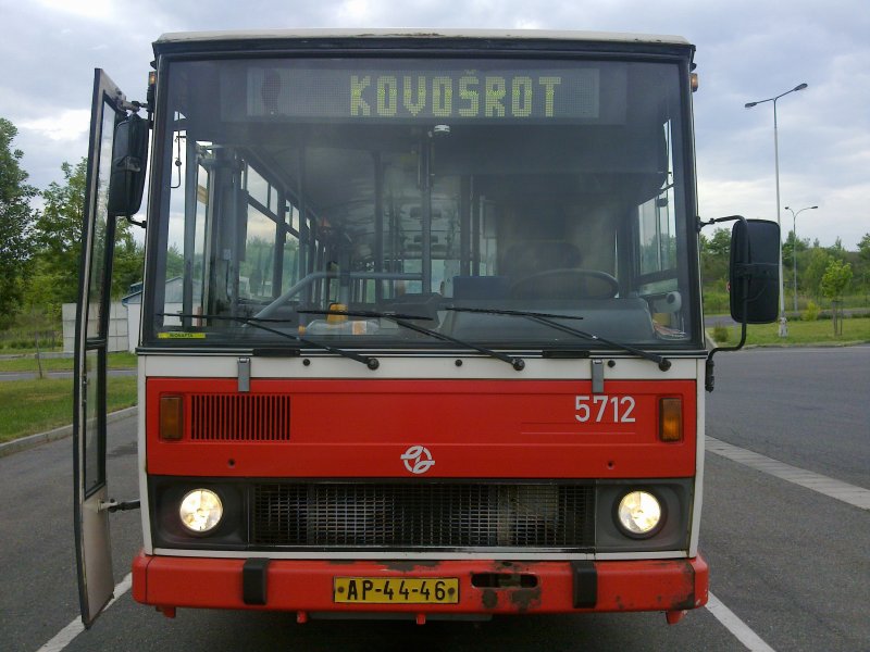 5712