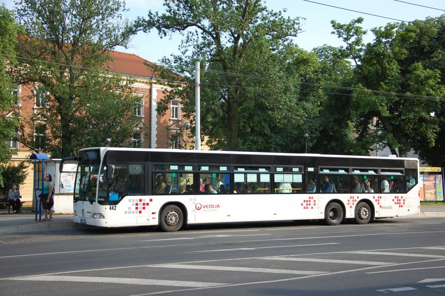 442