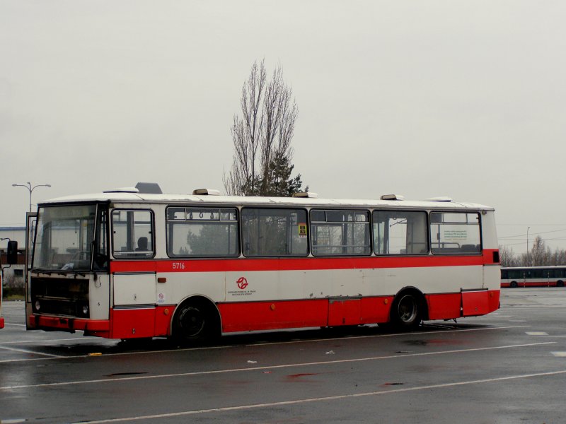5716