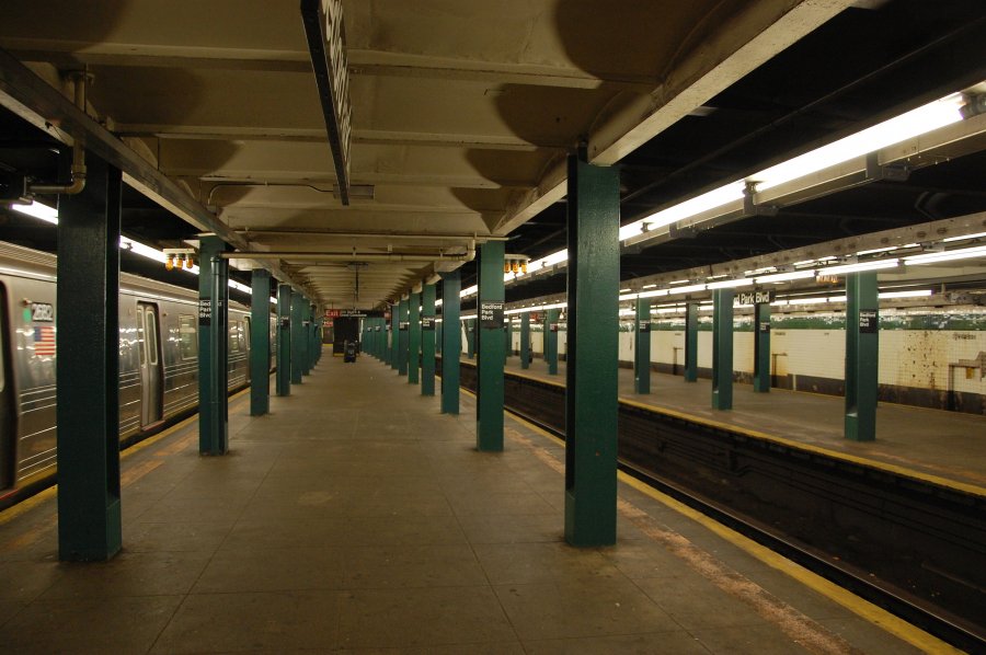 Bedford Park Boulevard