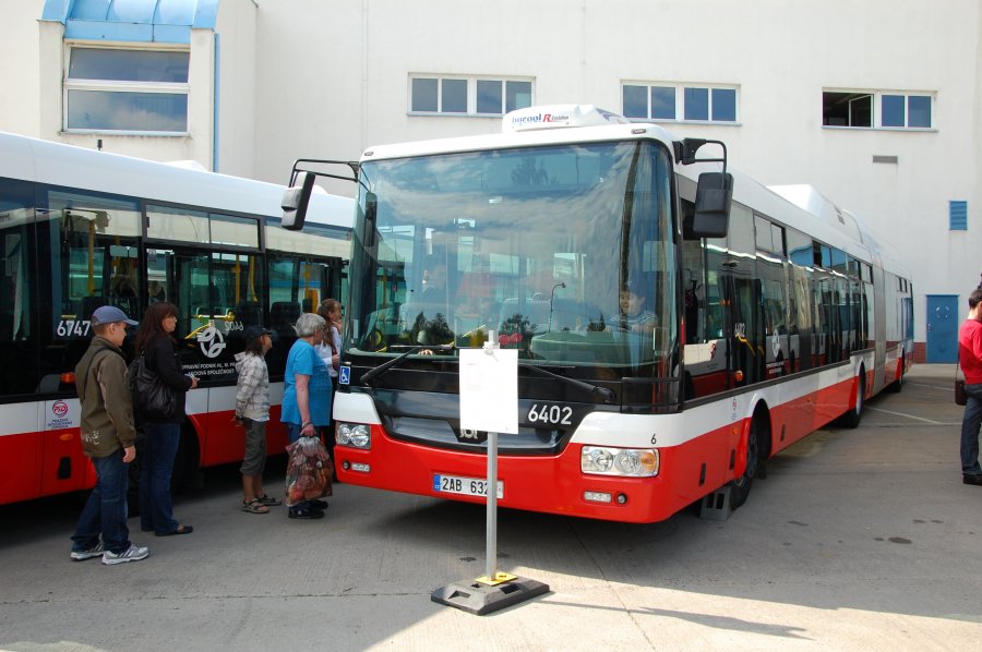 6402